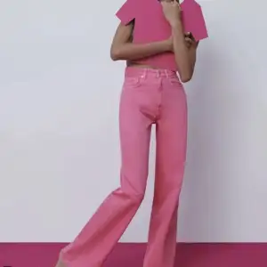 Ett par ursnygga rosa jeans från Zara. Strl 38. Använda endast två gånger. Helt slutsålda på hemsidan! 💗