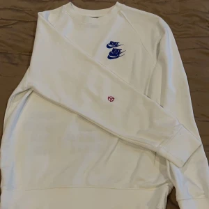 Nike sweatshirt  - Sweatshirt från Nike i storlek M som jag vill bli av med. Knappt använd 