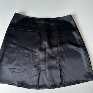 Reformation sidenkjol  - Sidenkjol från reformation 