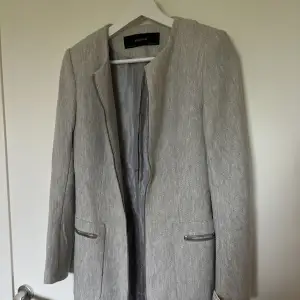 Helt ny ljusgrå kappa från Zara i strl XS, nypris 649kr🤍