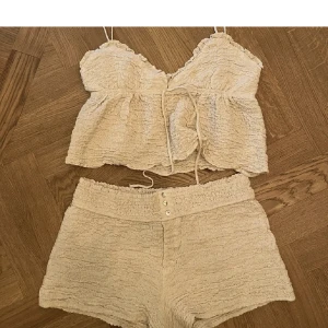 Set - Säljer detta skit söta sett från zara då de ej kommer till användning❤️st M men passar s