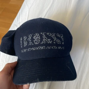 Boss Keps - Bra skick Inga skador  Äkta, köpt från Hugo boss. 450 kr och gratis frakt
