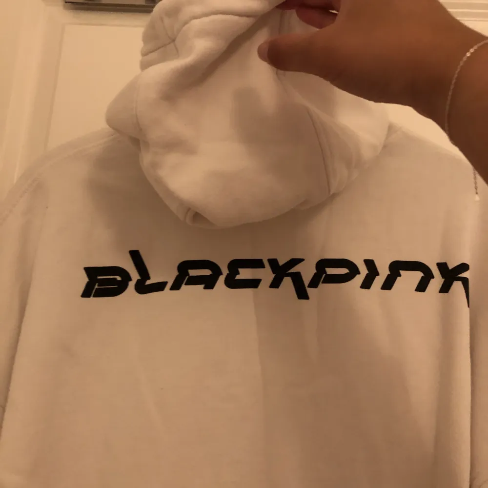 En jätte mysig oversize tjock hoodie med namnet på baksidan ”Blackpink”🌸 . Hoodies.