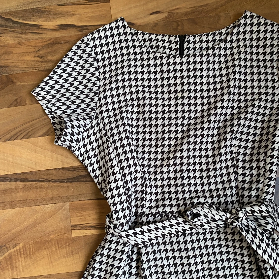 Strukturerad klänning  - 90