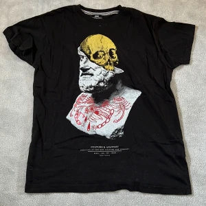 Inside youth t-shirt - Köpt på plick, bra kvalitet. Köparen står för frakt