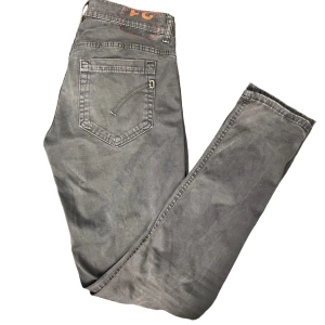 Dondup Jeans  - Säljer nu mina DONDUP jeans i oerhört bra skick. Tags är kvar. Nypris på dessa ligger på ca 3000kr. Hör av er vid intresse 