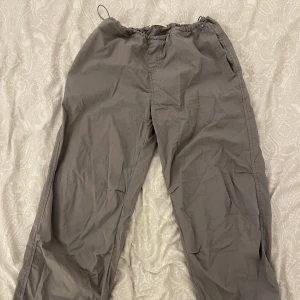 Cargobyxor - Använda 1-2 gånger, säljer pga lite för små för mig. Köpta för 400 kr 