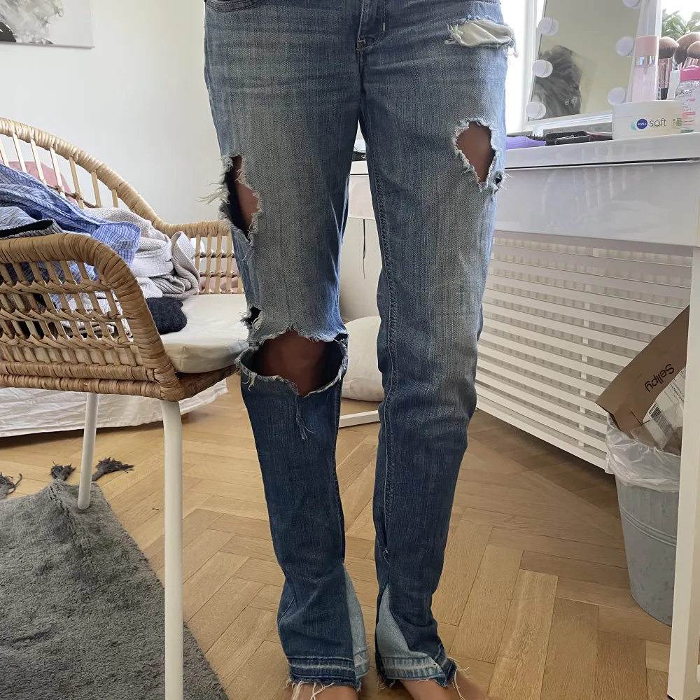 Säljer dessa låga hollister jeans. Storlek w27/M. Jeans & Byxor.