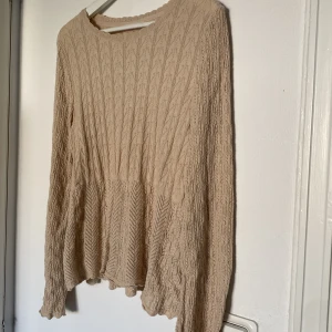 Odd molly tun stickat bomullstopp - En fin topp som aldrig blivit använd pga fel storlek. Köparen betalar frakt.