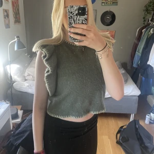 Zara topp - Så fin stickad zara topp! Bra skick, köpt här på plick men sparsamt använd. ❤️‍🔥