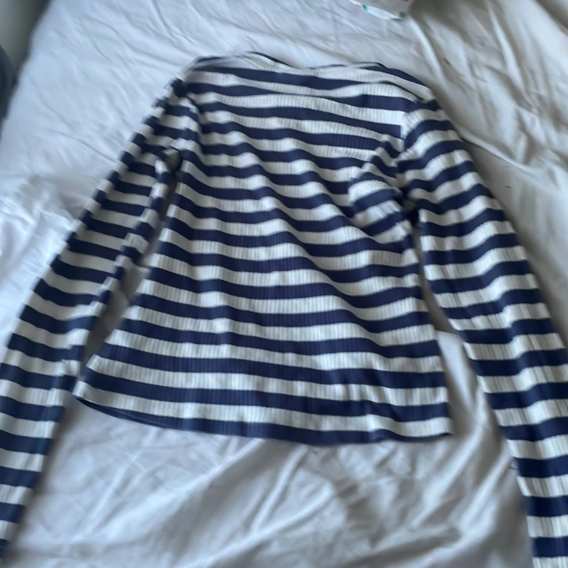 Blå randig tröja - 90