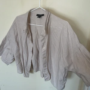 Bomullsskjorta  - Vid, kort modell