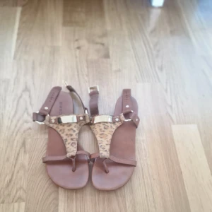 Skor från bianco  - Härliga sommar toflor från bianco stl38