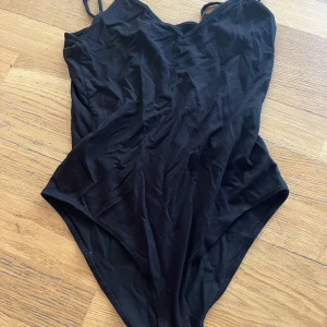 Body - Svart kortärmad body