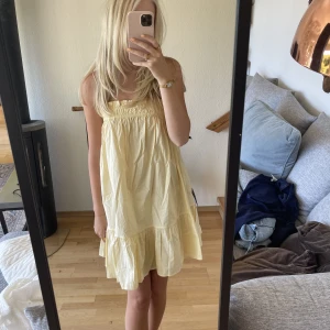 Gul klänning  - Världens gulligaste gula klänning från primark💘 strl S/34