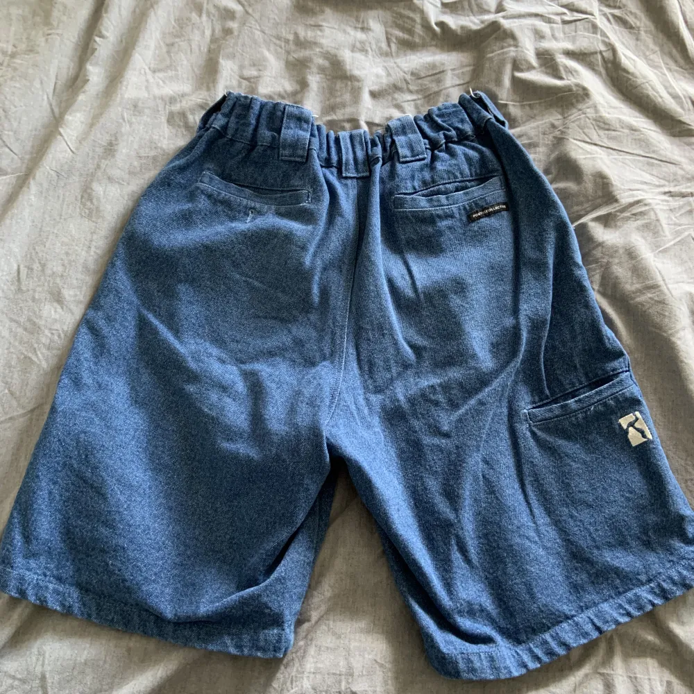 Dessa shorts har inte använts alls, hittade dom när jag rensade ut garderoben. Dom är loose och är perfekta nu till det varma vädret :). Shorts.