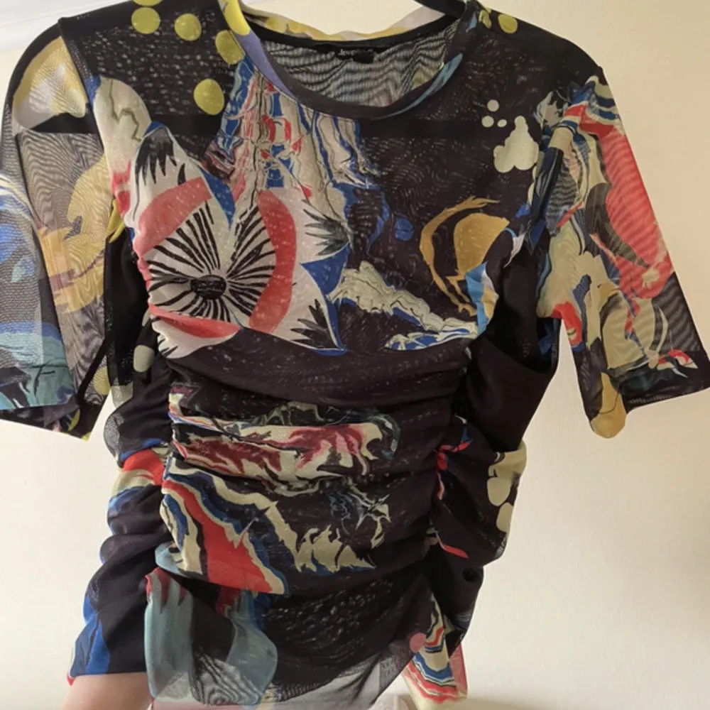 Mesh Topp by Christian Lacroix för Desigual 💓i perfekt skick som ny!!🌸🦋. Blusar.