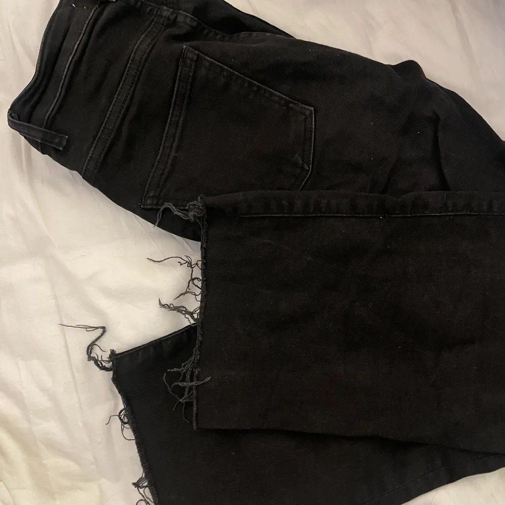 Svarta jeans från lager 157, jättefina men för korta för mig. Storlek xxs med de är ganska stretchiga💓. Jeans & Byxor.