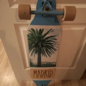 Longboard - En longboard som är i bra skick används inte och behövs säljas.