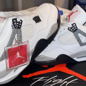 Jordan 4 - Nya Jordan 4 i storlek 41. De kom för små så jag få tyvärr sälja de. 