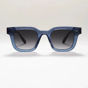 Solglasögon, Chimi 04 mörkblå - Ett par blå chimiglasögon, modell 04. Knappt använda