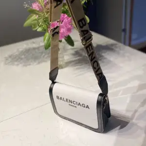 BALENCIAGA handväska med band