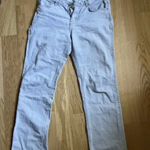 Gina jeans low straight Midja 31 Längd 32 
