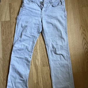 Low straight Gina jeans  - Gina jeans low straight Midja 31 Längd 32 