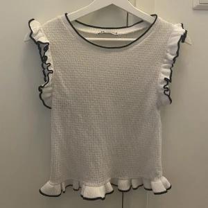 Zara topp - Super söt zara topp! I fint skick, perfa nu till sommaren👌🏻🤩💕