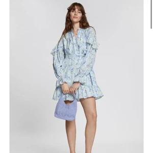 Klänning från & other stories💙 - Sprillans ny, köpt för 2 veckor sen💙 använd under ett tillfälle 🤍 