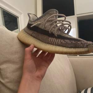 Yeezy Boost 350s Zyon Strl US 6 Använt skick