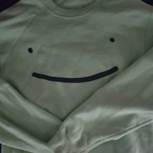 Officiell Dream merch  - En grön officiell Dream merch i storlek S (sitter bekvämt på). Knappt använd endast ett fåtal gånger. Kan diskutera pris och eventuellt sänka. 