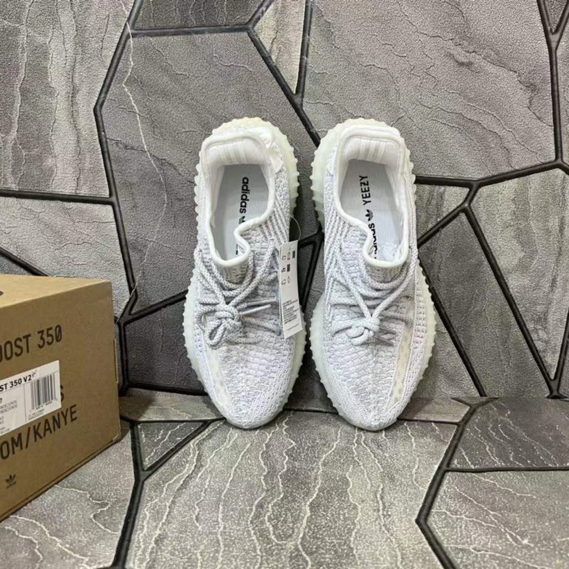 Yeezy 350 V2 - 90
