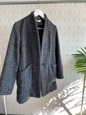 Vår/höst jacka - Hör av dig vid fler bilder eller frågor☀️