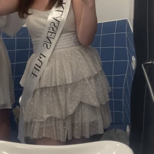 Klänning - Jättesöt klänning ifrån Gina, priset är ej bestämt så vid intresse eller frågor är det bara att höra av sig🌸