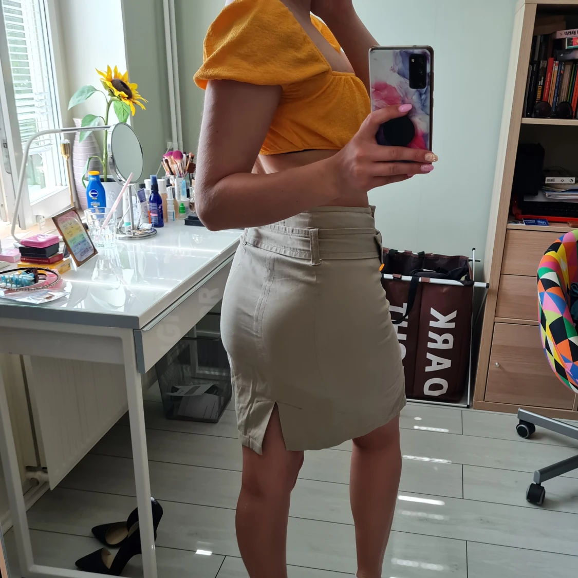 Beige kjol med knappar - 90