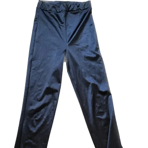 Satin byxor - 🤍Köp 4 tröjor för 200kr + FRI FRAKT 🤍 eller 3 för 2 på alla plagg 