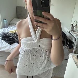 Zara topp - säljer denna gulliga toppen från zara då den inte kommer till användning och är lite för liten för mig. Storlek S🩶