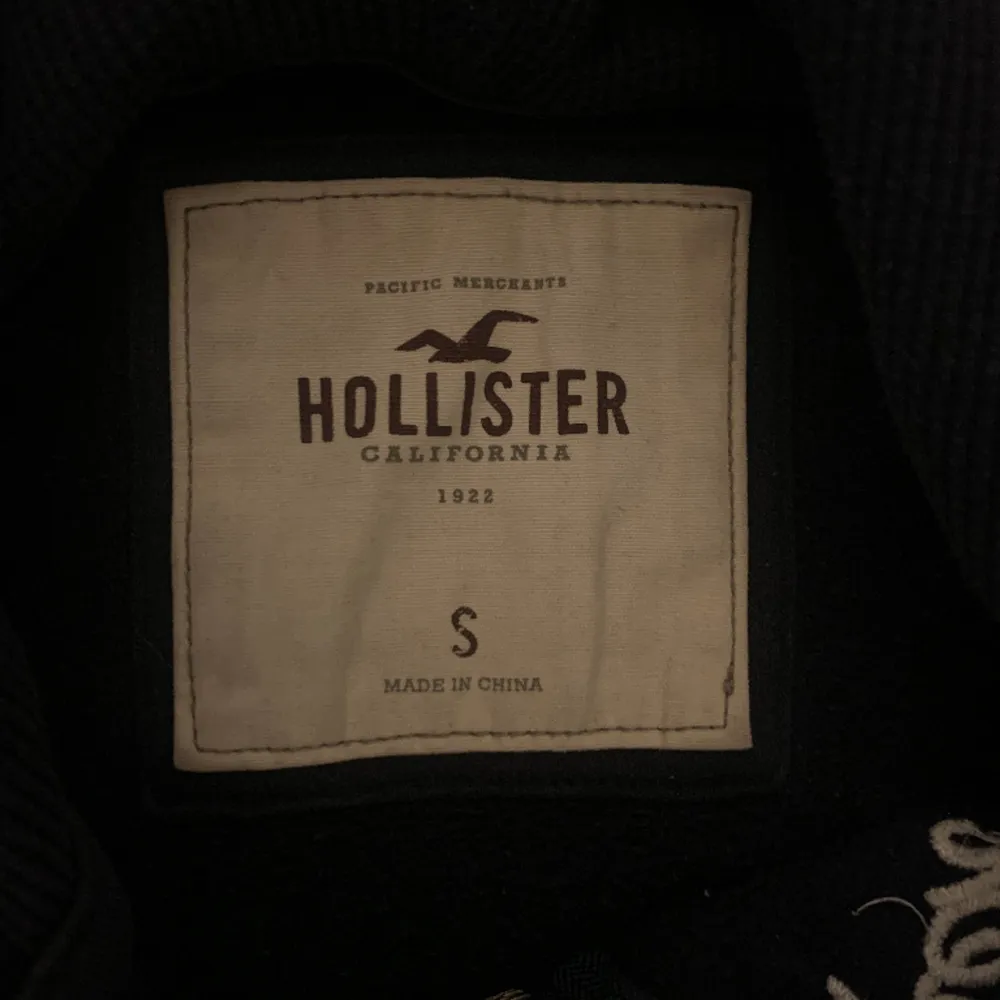 Säljer min Hollister zip up då den inte är min stil💗. Hoodies.
