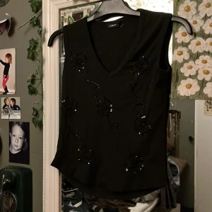 Fest topp - Jättefin topp med paljetter, jättebra skick!