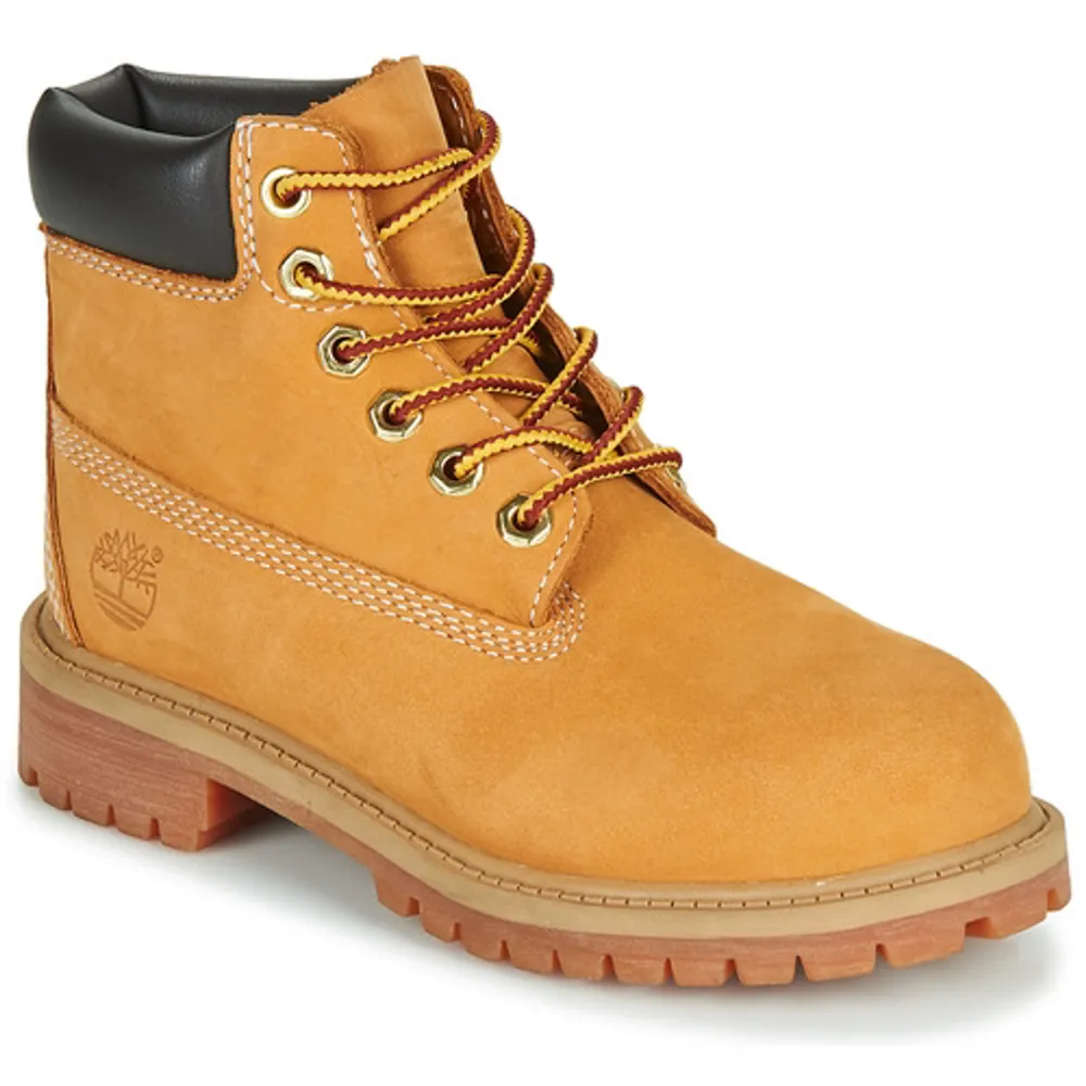 Säljer dessa klassiska timberland skorna i gul/brun storlek 36 nu till vintern! Snygga och sköna👍🏻  Tyvätt är dessa för små för mig. Skriv för fler bilder på skicket 😃 Nypris: 2300kr. Skor.