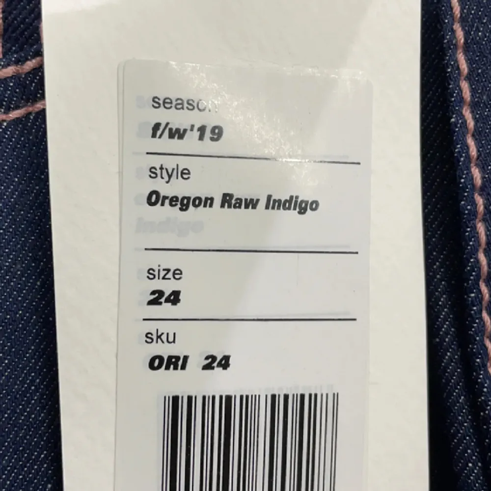 Helt nya jeans från eytys med rosa sömmar. Aldrig använda med alla lappar kvar. . Jeans & Byxor.