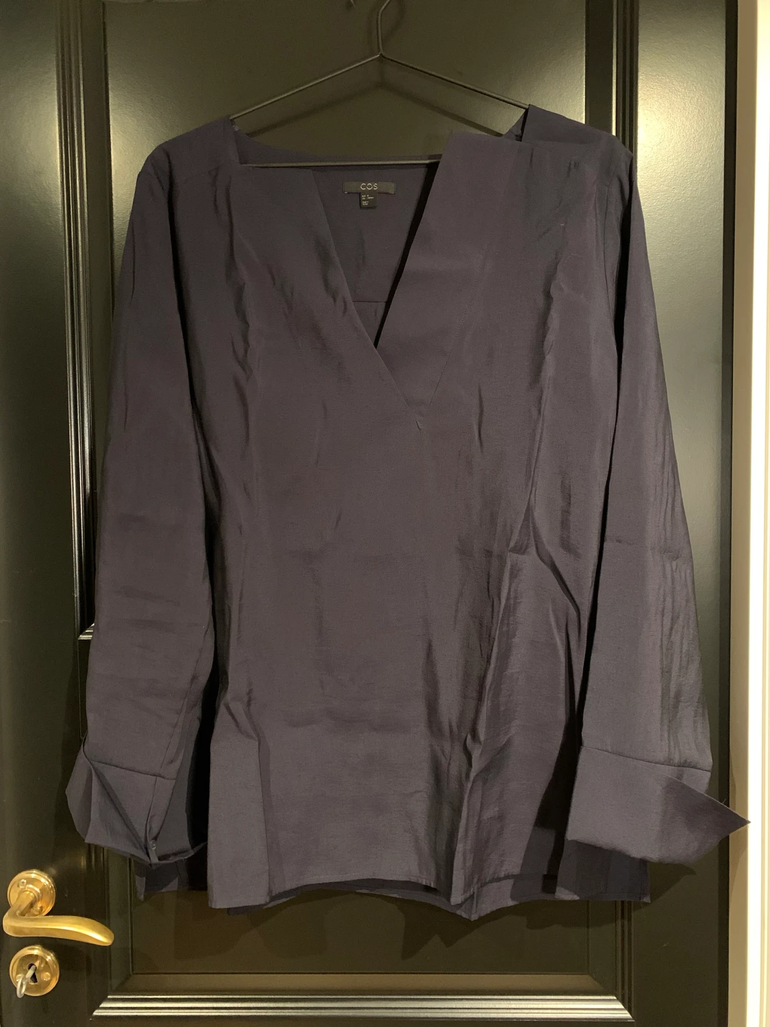 COS v-ringad blus - 90