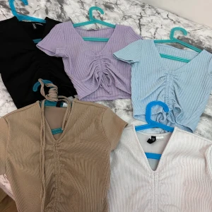 basic tröjor  - jättefina basic tröjor, ifall du väljer att köpa alla så kostar de 200 då kan man ju matcha med sin vän grupp☺️