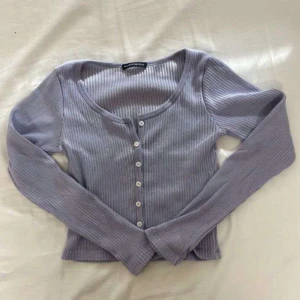 Tröja  - Säljer denna supersnygg tröjan i st xs, jätte bra skick 