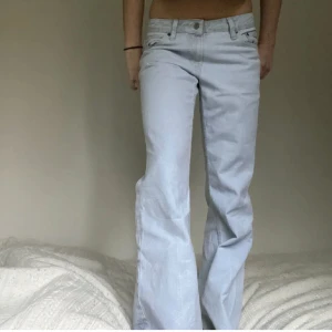 Lågmidjade jeans - Köpta på plick, men de var lite små på mig. Annars superfina💗💗