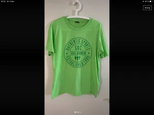 T-shirt Soc Stadium  medium  - Fint skick förutom en nötning vid halsen 