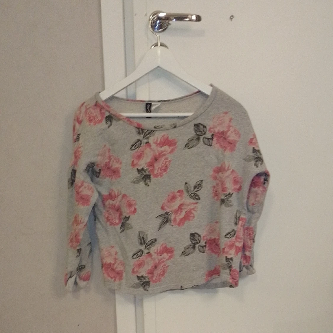 Blommig tröja divided strl S - 91