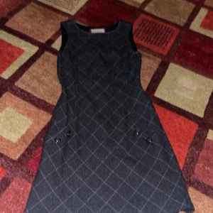 Klänning  - En jättegullig klänning som är i bra skick, har du fråga eller vill diskutera priset så skriv gärna 🤗🥰