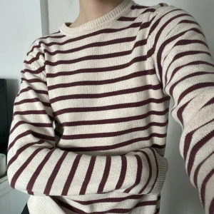 Randig tröja - Randig stickad tröja i jättefint skick, från Hm och går inte att få tag på längre